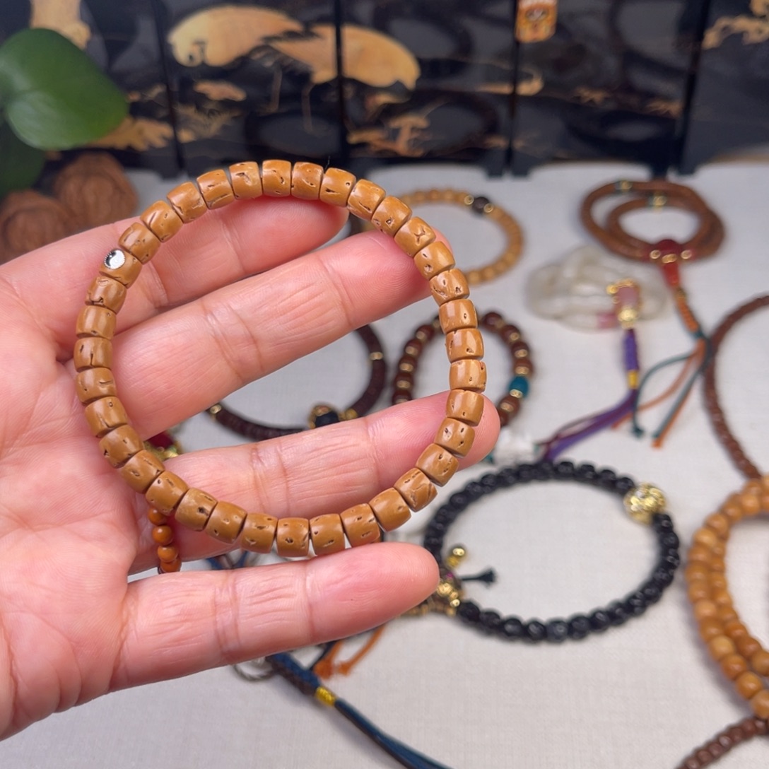 桃核吊坠345677887654456777