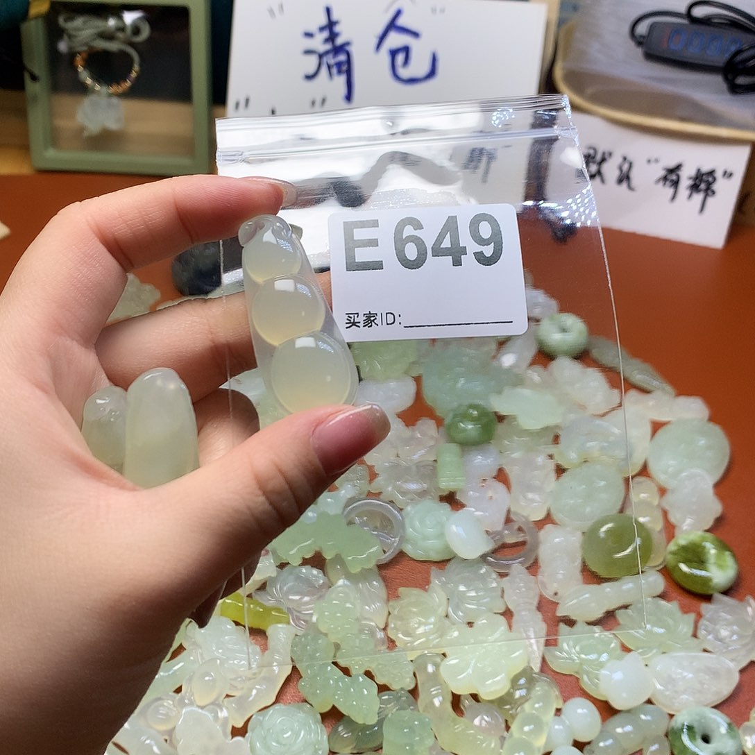 蛇纹石玉颈饰合金W*?