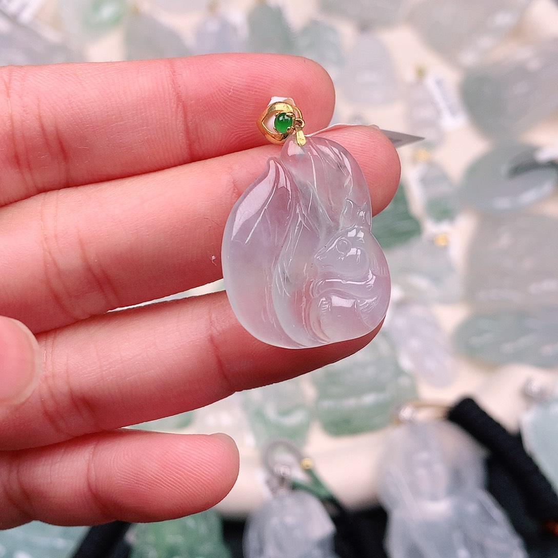 翡翠颈饰18K金镶嵌冰胶晴松鼠