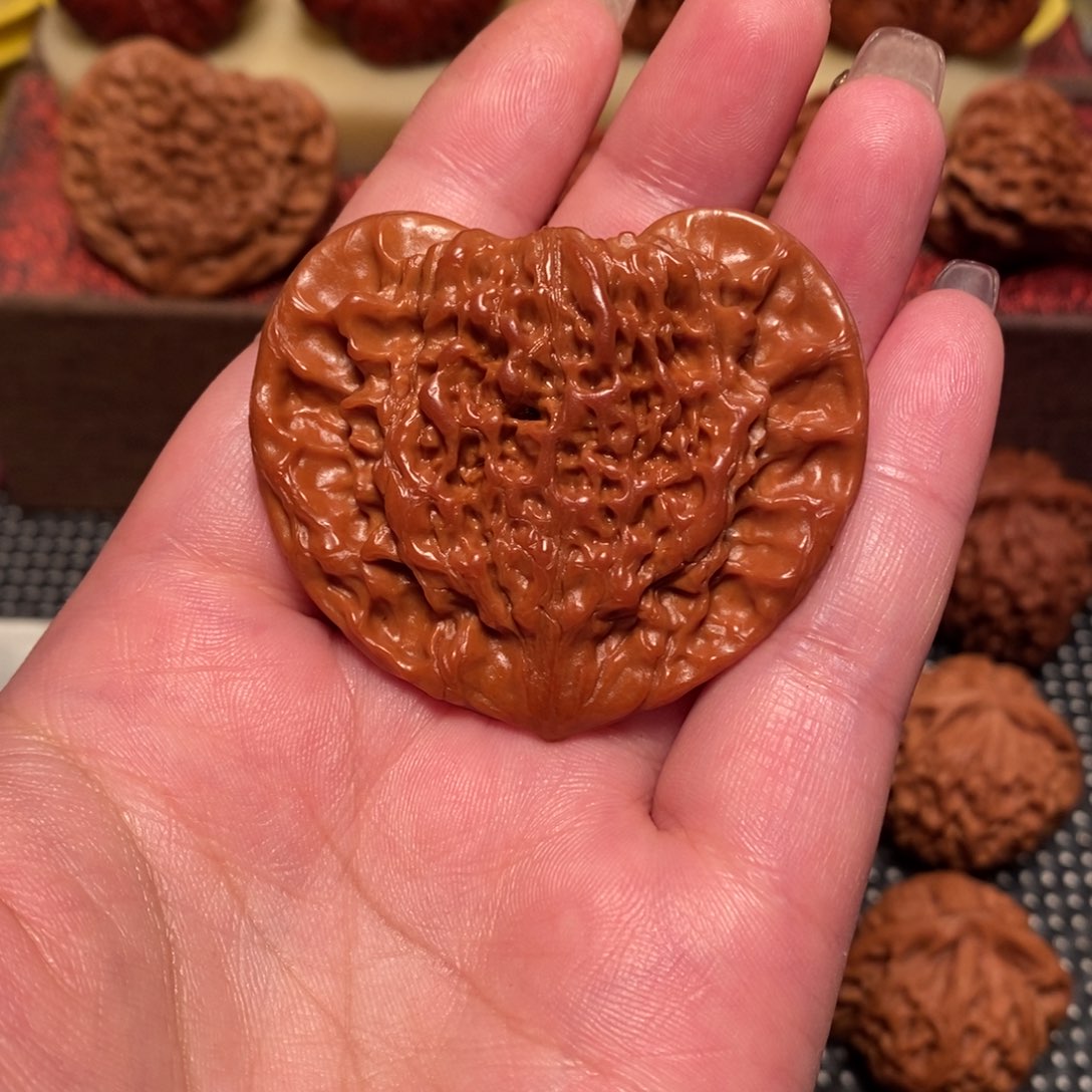 糊***翁文玩核桃吊坠桃心
