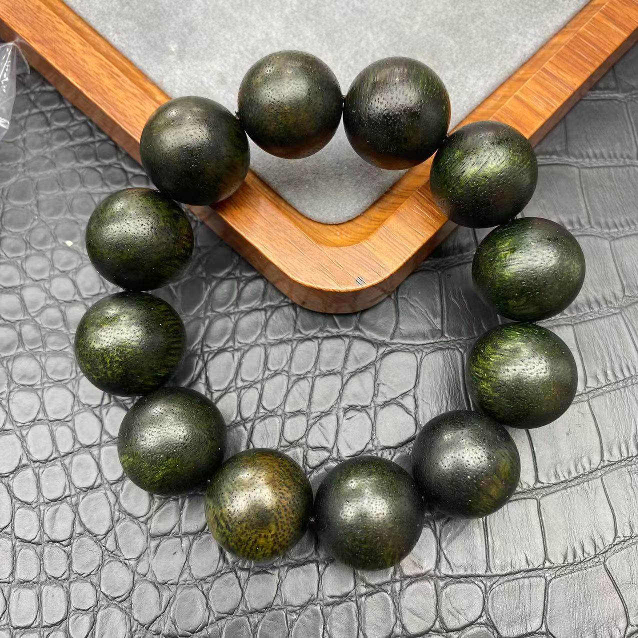 精品乌青重楼手链丫4159