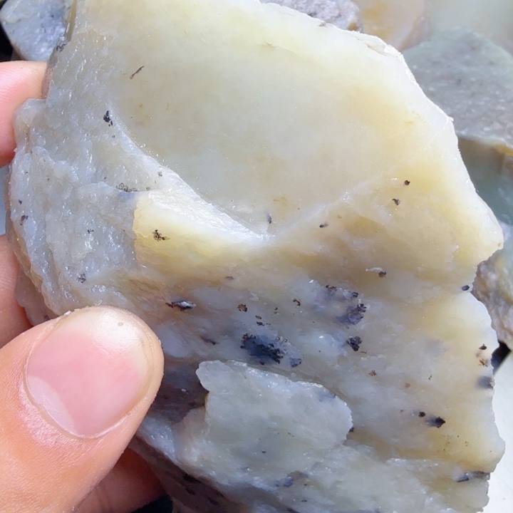 和田玉（糖玉）未镶嵌珠宝奇石