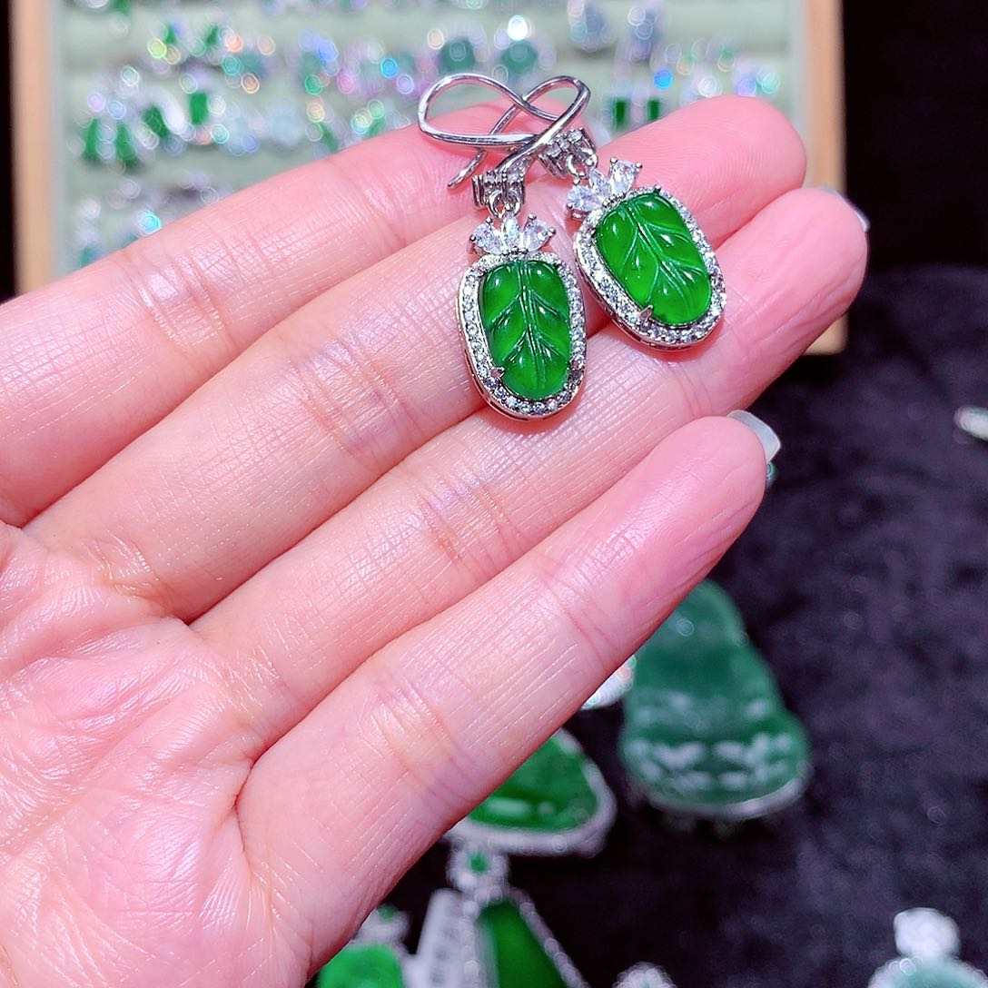 【闪购商品】翡翠吊坠(不含链)未镶嵌