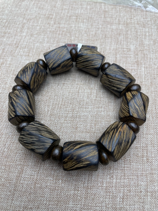 高盛沉香木串（) 402