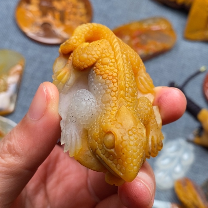 石英质玉（黄龙玉）合金颈饰