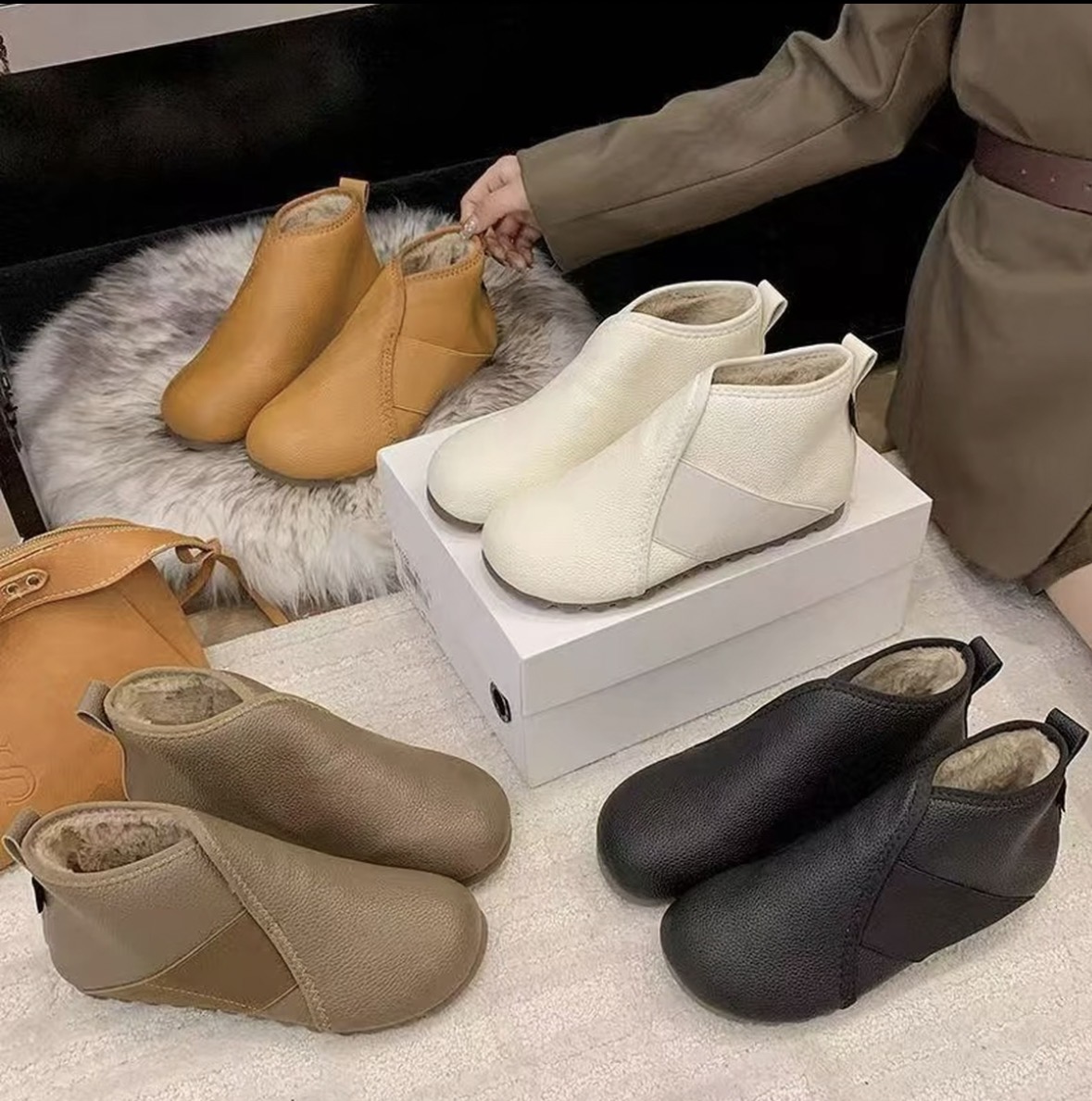 2025冬季新款雪地靴软面加绒保暖一脚蹬短靴平底百搭轻便女棉靴