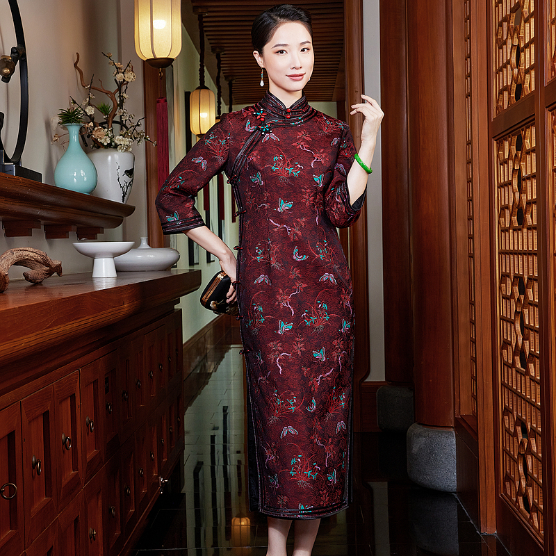 【彤云蝶琛】100%桑蚕丝螺钿锦显瘦婚庆复古酒红长袖高端旗袍W25163