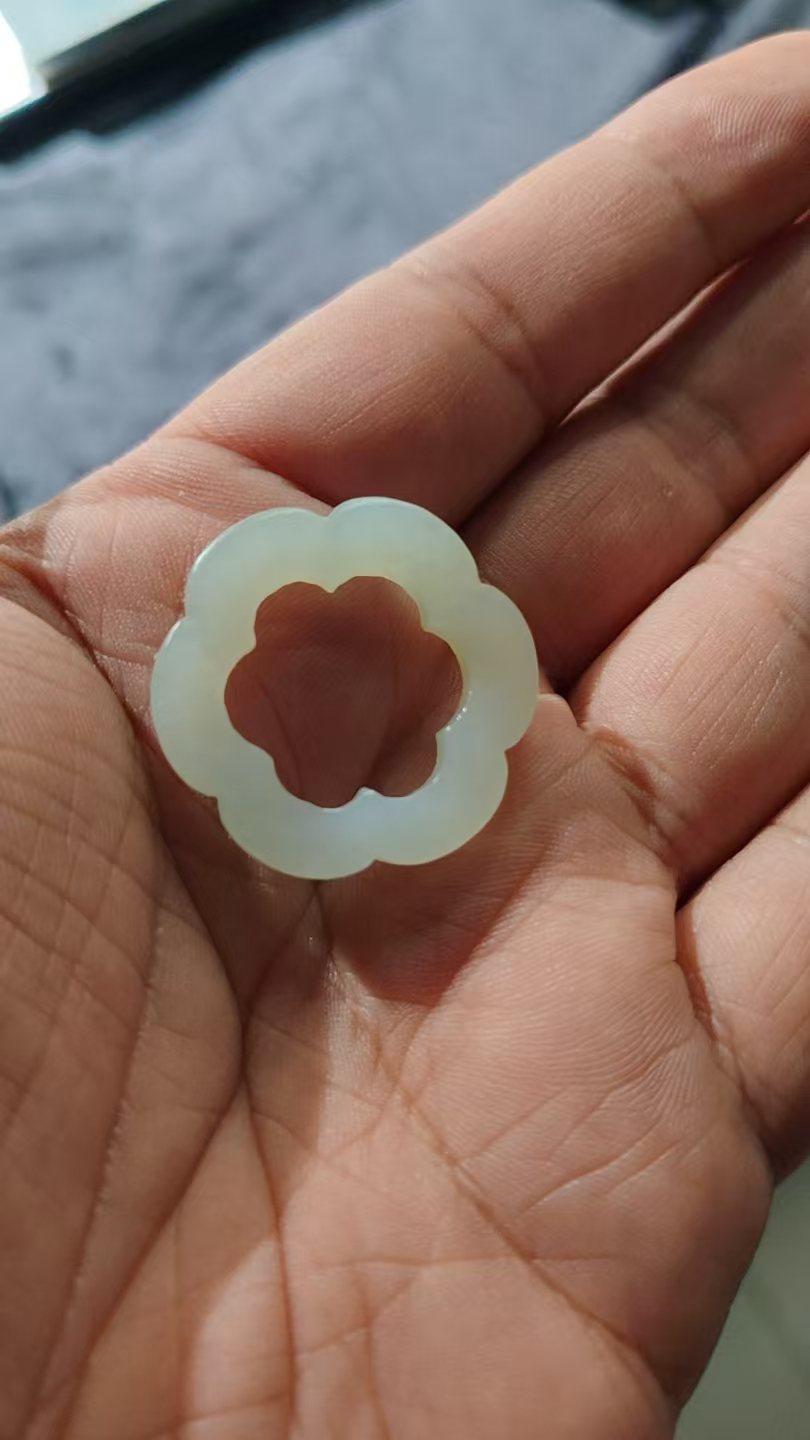 和田玉花环玉质圆润