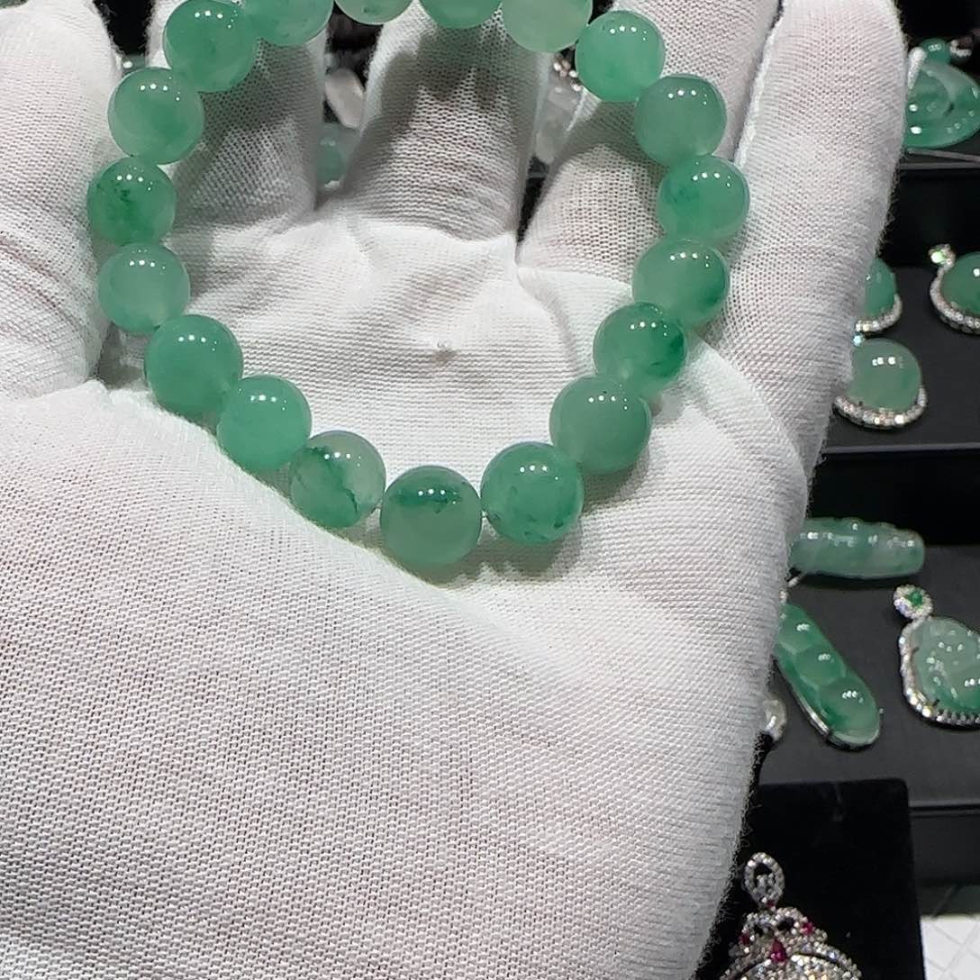 石英质玉（非洲翠）未镶嵌颈饰