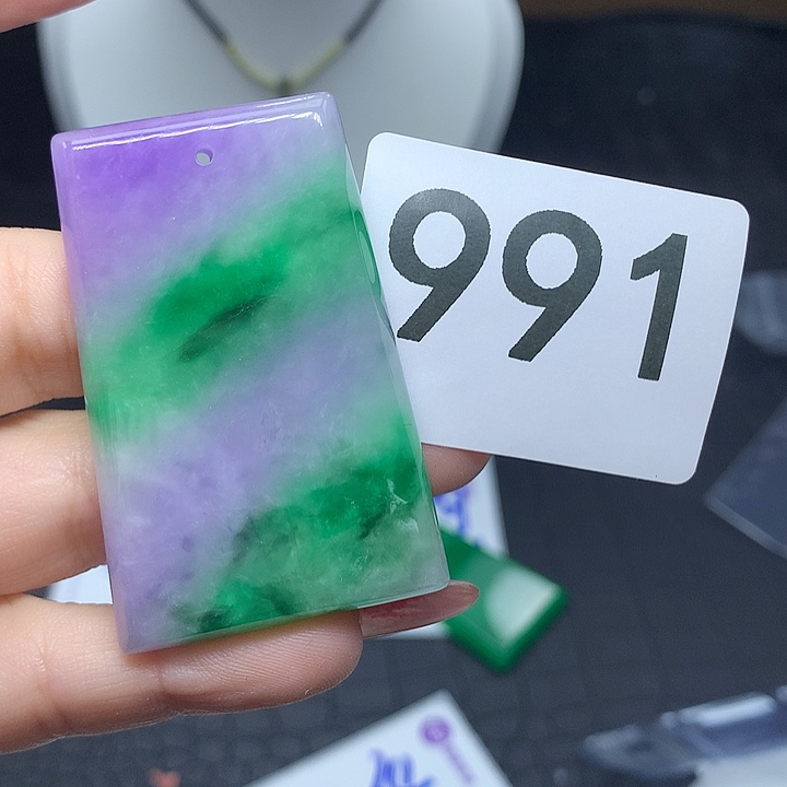 翡翠吊坠(赠链)未镶嵌