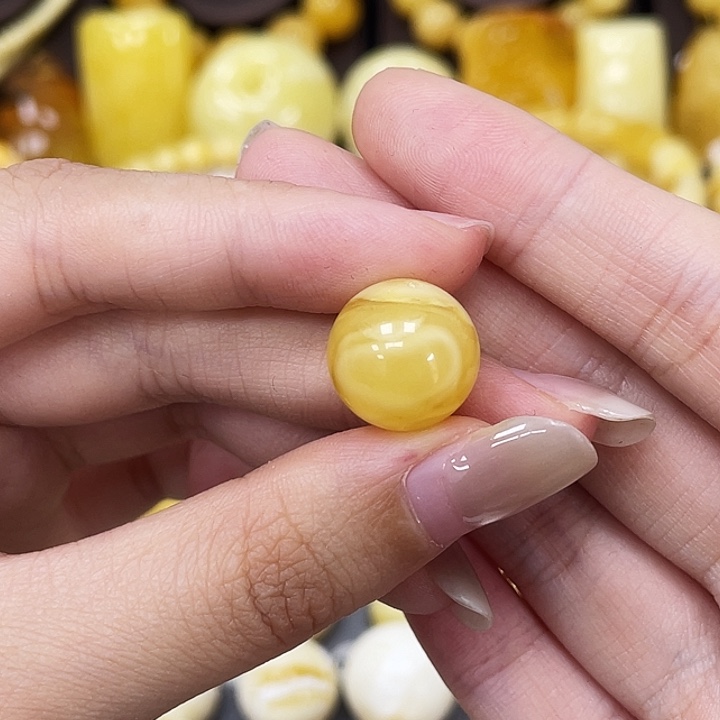 琥珀未镶嵌裸石14mm瑕 249