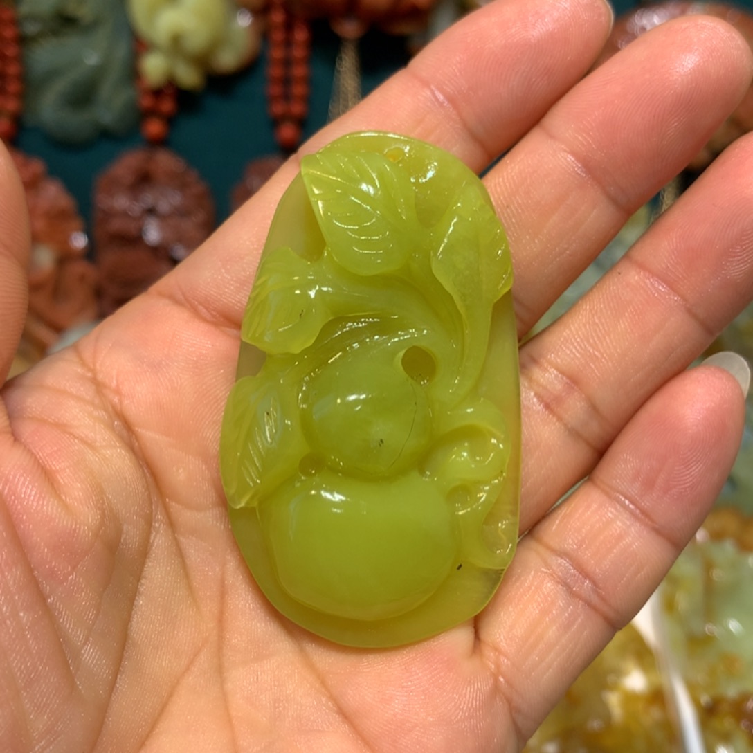 蛇纹石玉未镶嵌颈饰