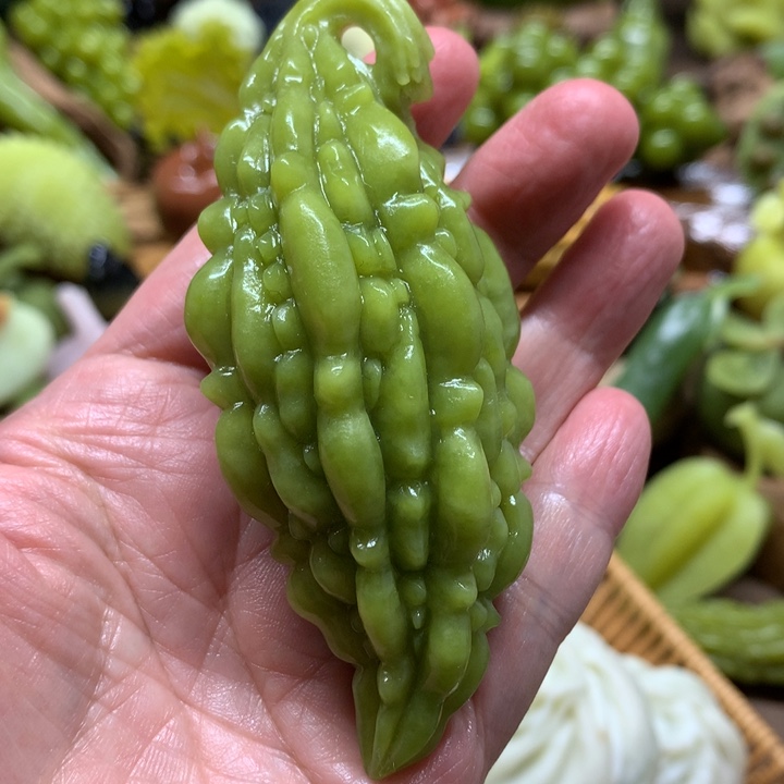 蛇纹石玉手把件未镶嵌