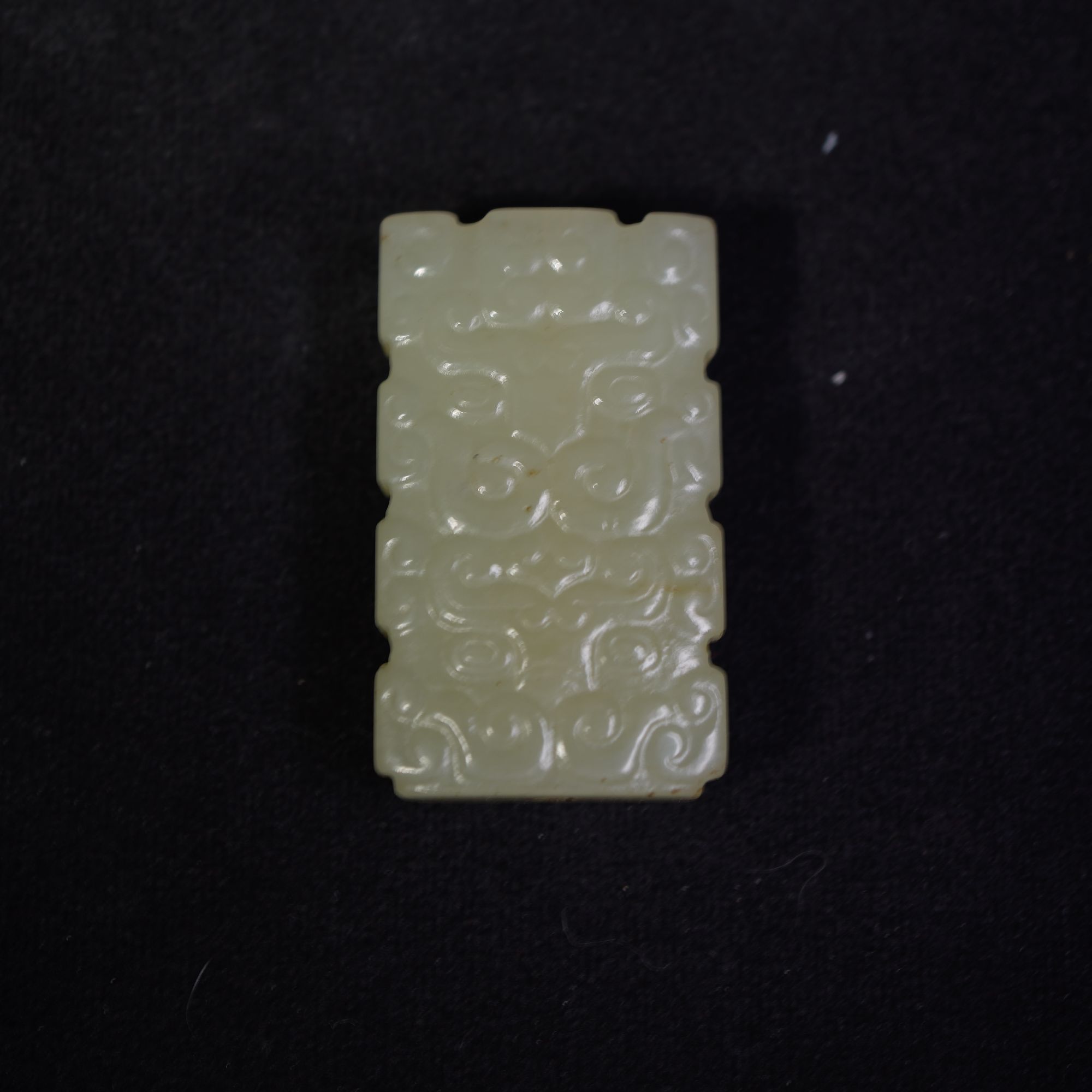 39F93  清  和田玉兽面纹勒子