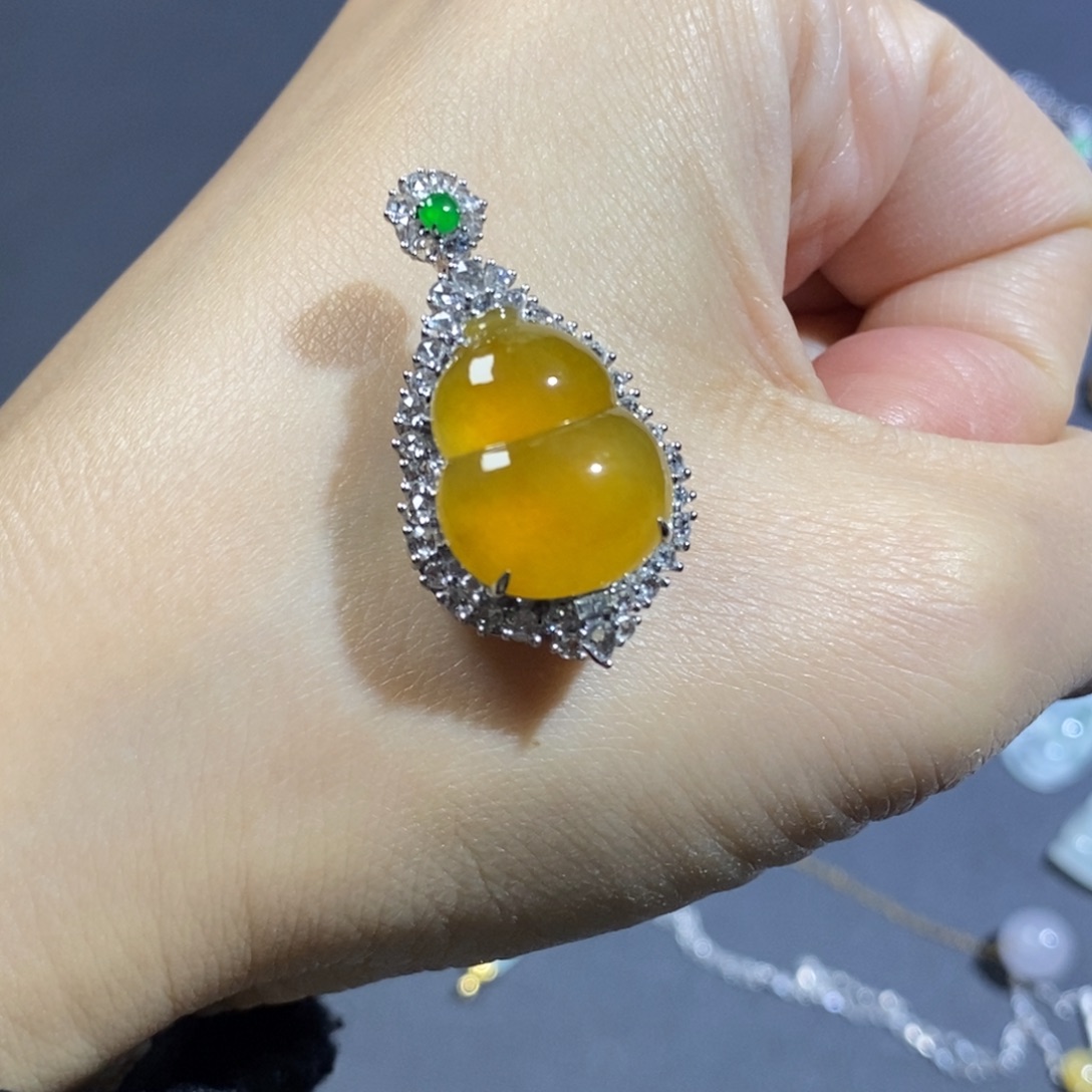 翡翠18K金镶嵌颈饰