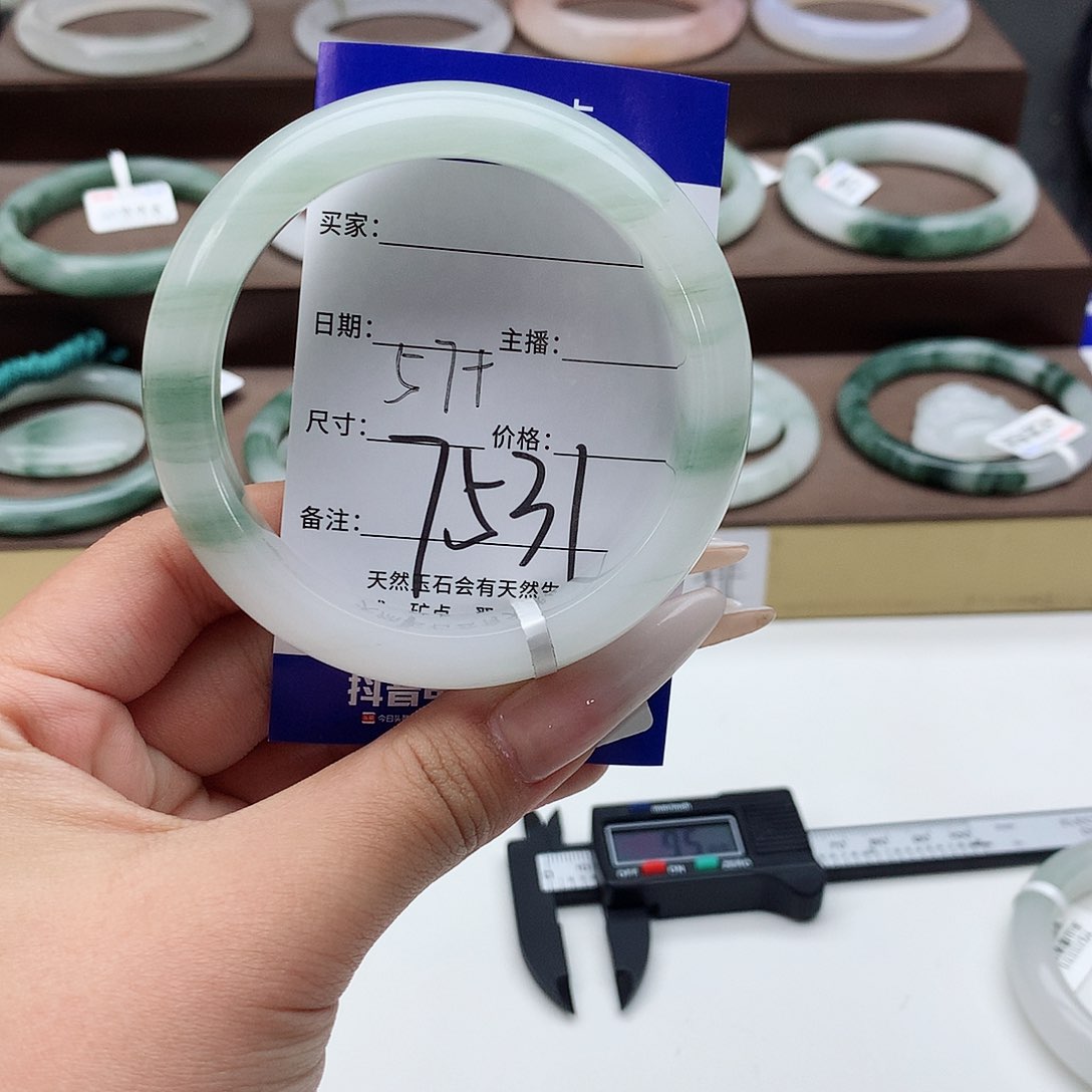 石英质玉手镯未镶嵌夜**落