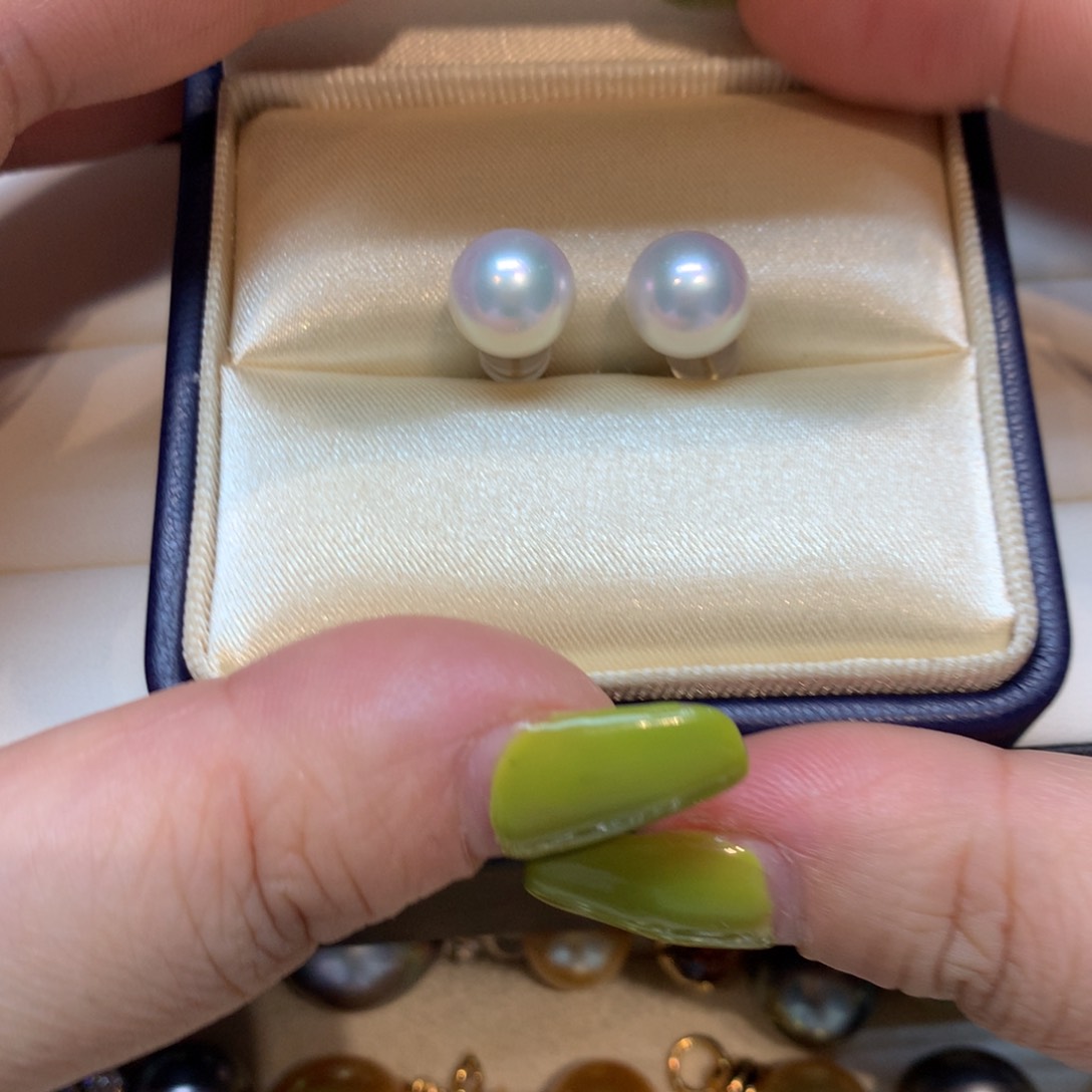 18K金镶嵌海水珍珠耳饰