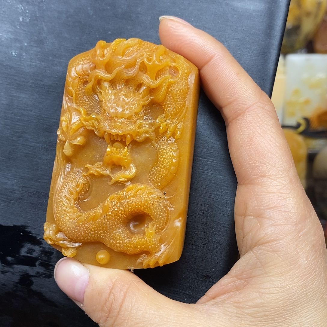 石英质玉（黄龙玉）颈饰未镶嵌