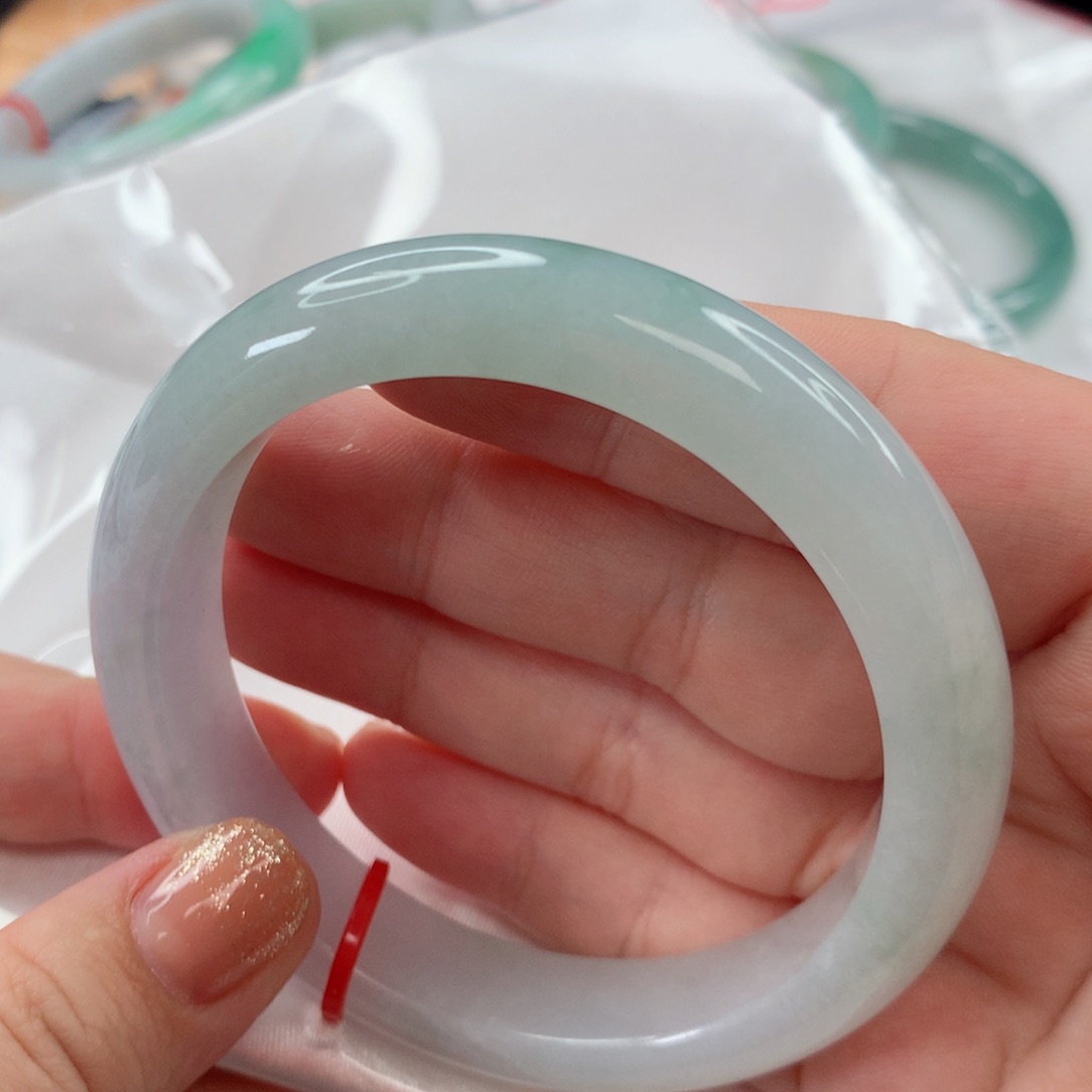 翡翠未镶嵌手镯圈口57