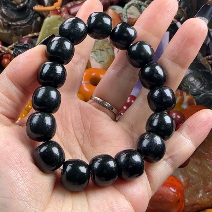 未镶嵌透闪石质玉珠宝奇石