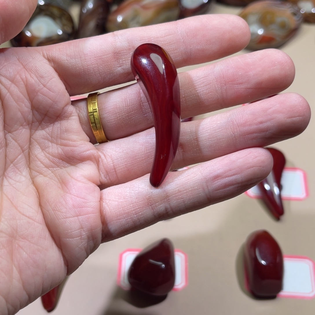 宇***生玛瑙/玉髓未镶嵌颈饰