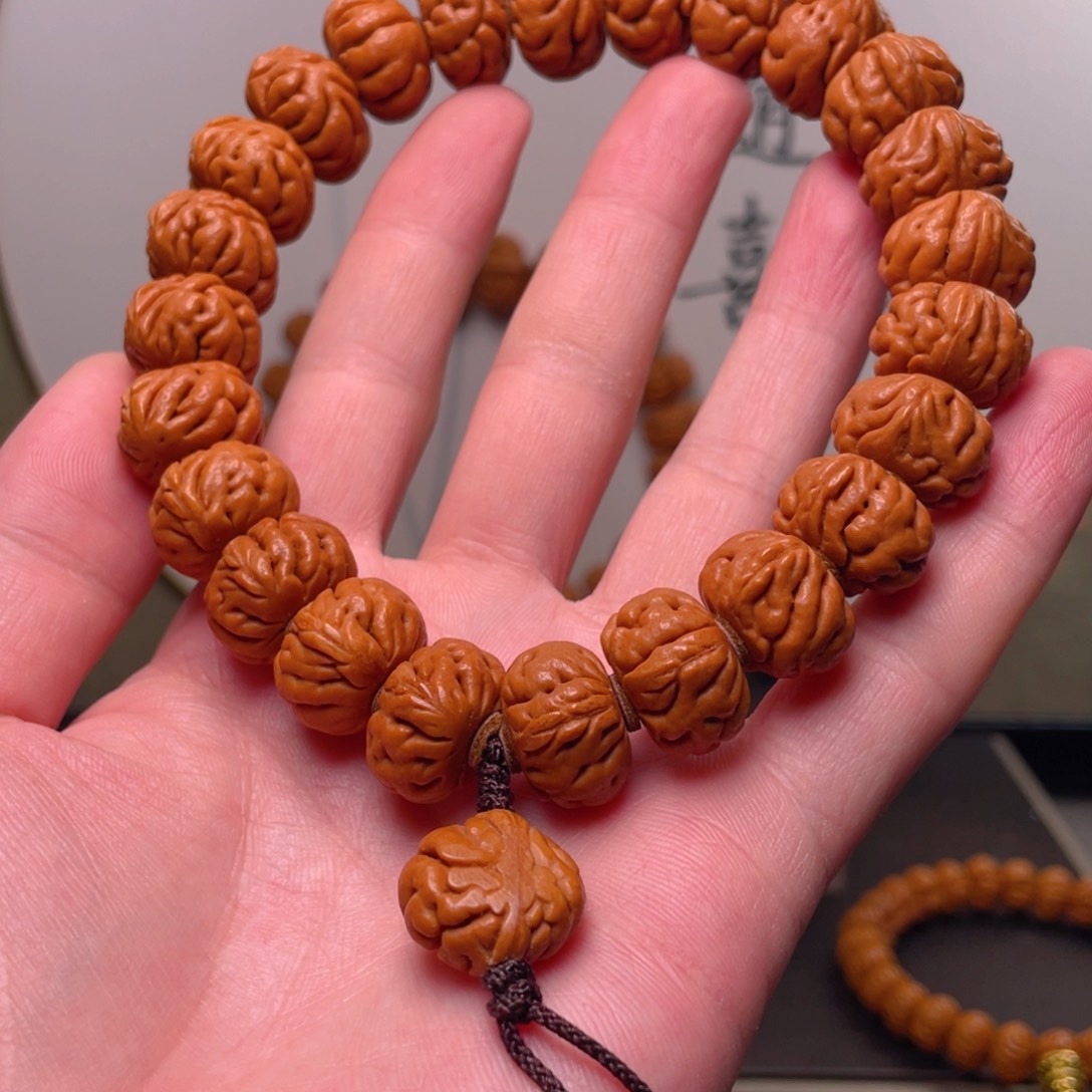 桃核手串18白玉龙手持