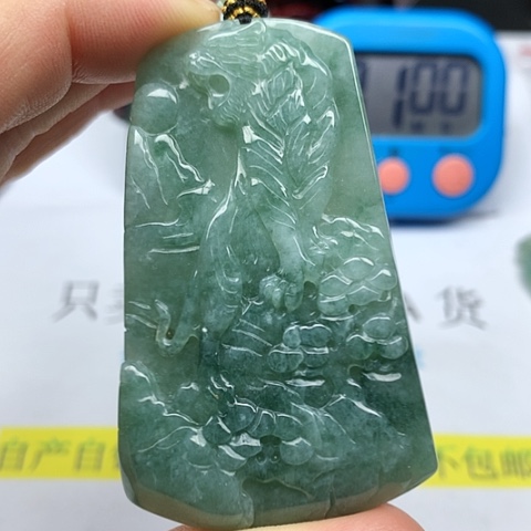 翡翠颈饰未镶嵌翡翠山水虎牌