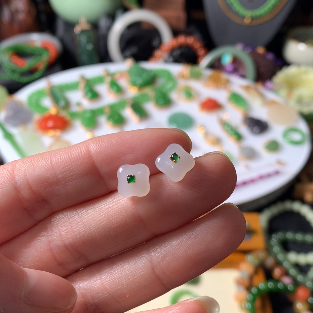 和田玉（白玉）耳钉18K金镶嵌果*程SL0005