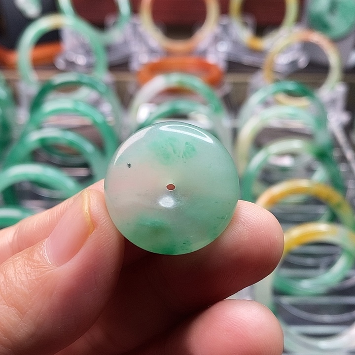 石英质玉颈饰未镶嵌