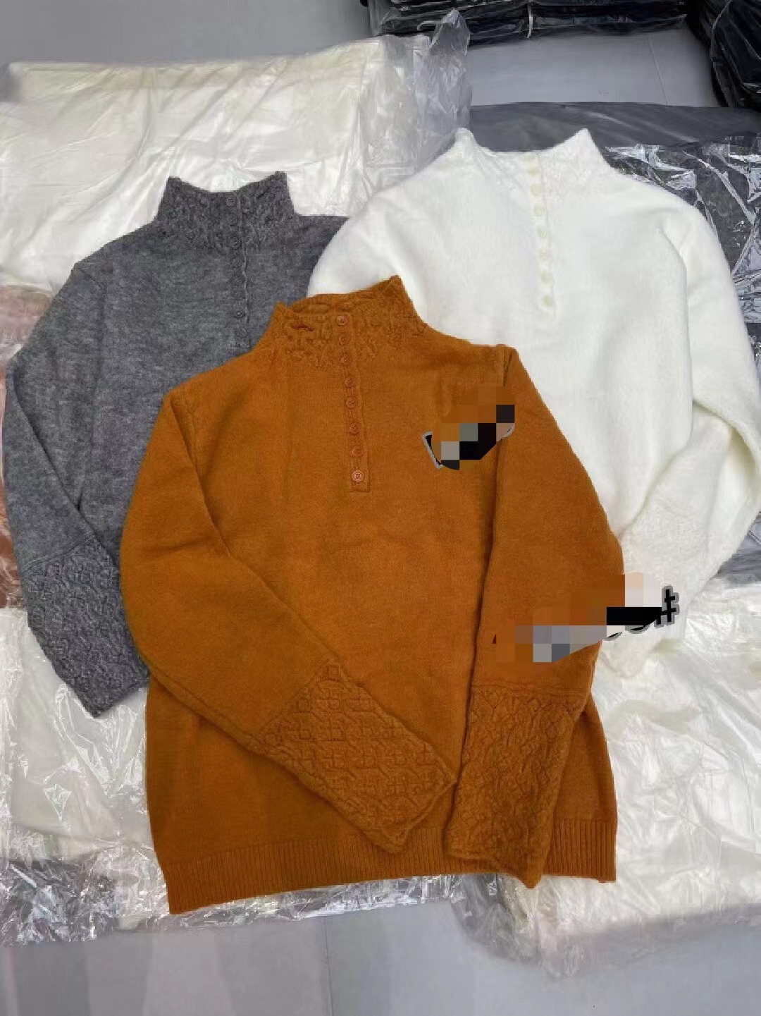 领口漏空花边扣子套头针织衫