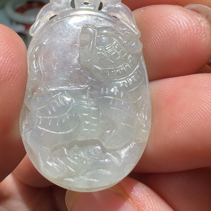 翡翠颈饰未镶嵌吊坠