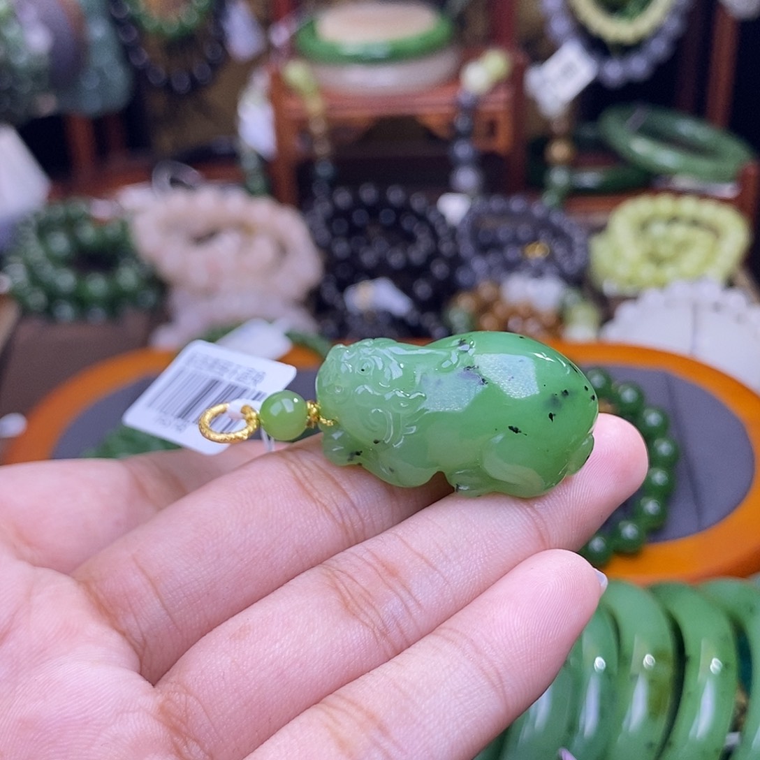 和田玉未镶嵌老矿料碧玉果绿乌兰海貔貅福利
