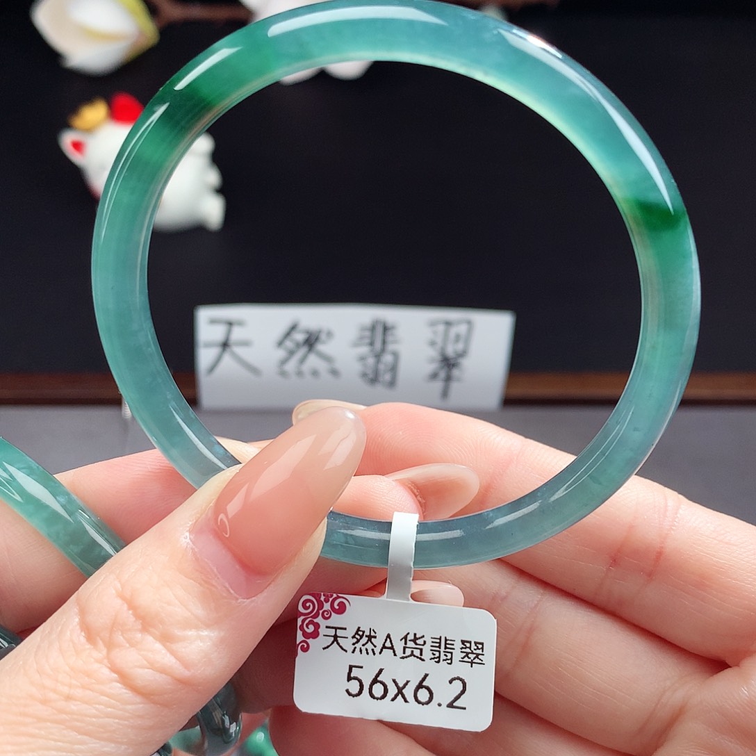 翡翠手镯（圆镯）未镶嵌紫**贝