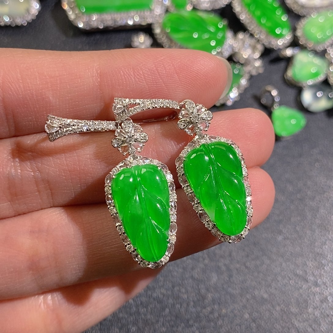 翡翠耳饰18K金镶嵌会**鱼天然缅甸A货翡翠