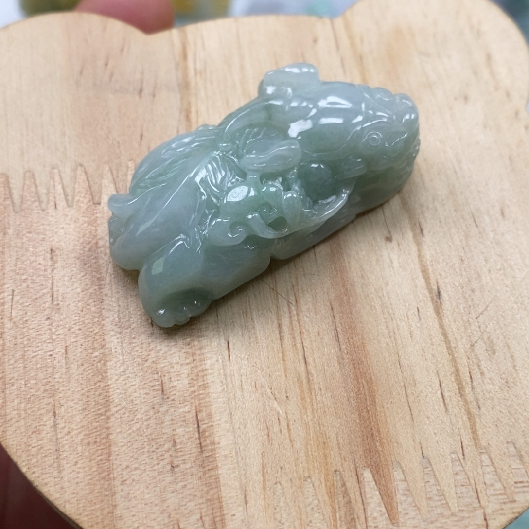 翡翠未镶嵌颈饰多人如意貔貅吊坠