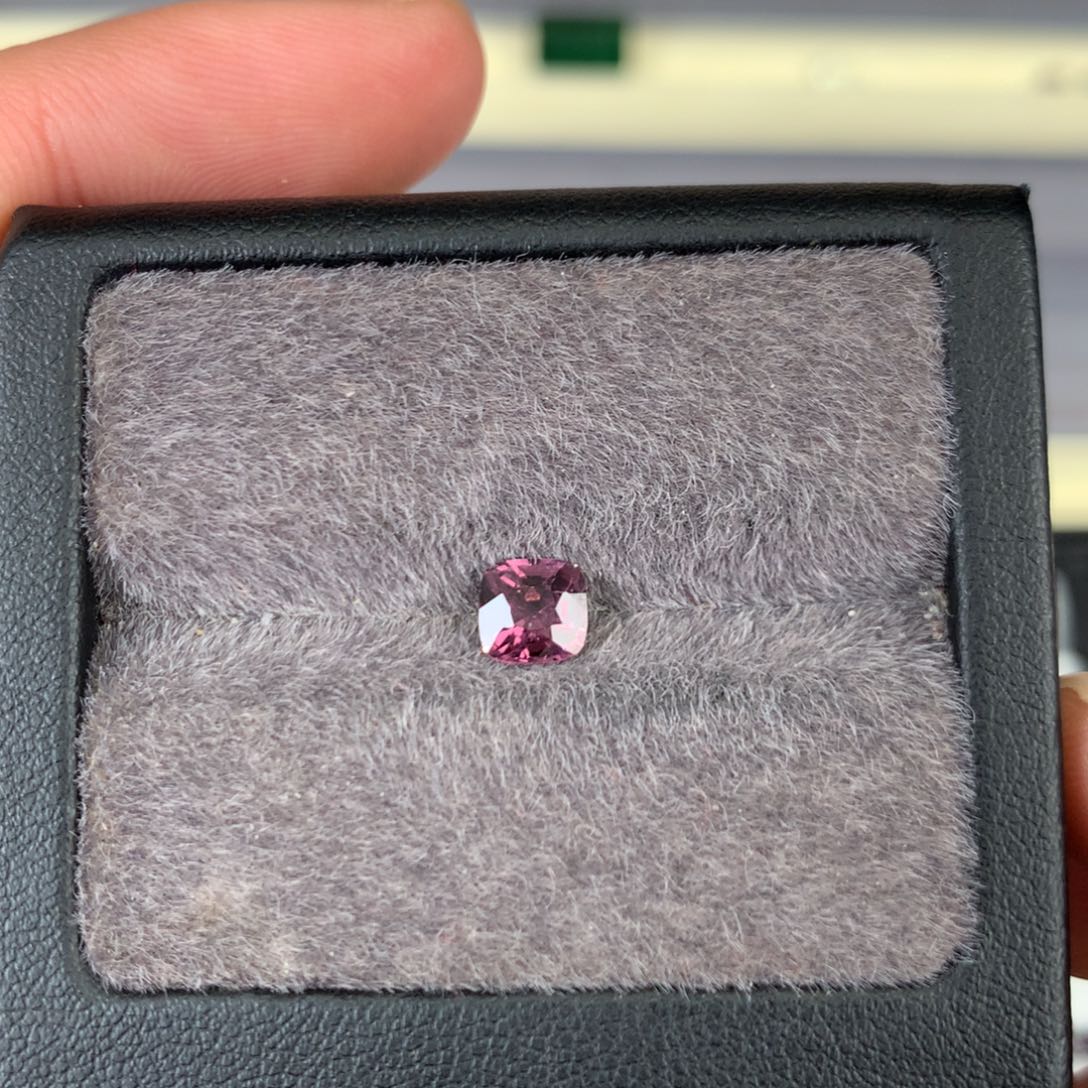 尖晶石裸石未镶嵌