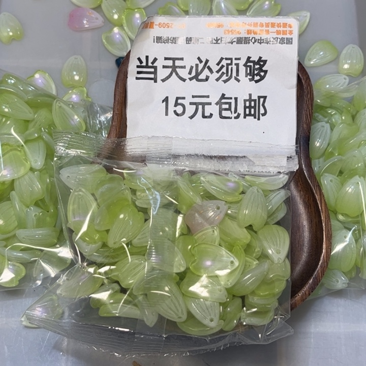 非金属浅绿色睡莲全部