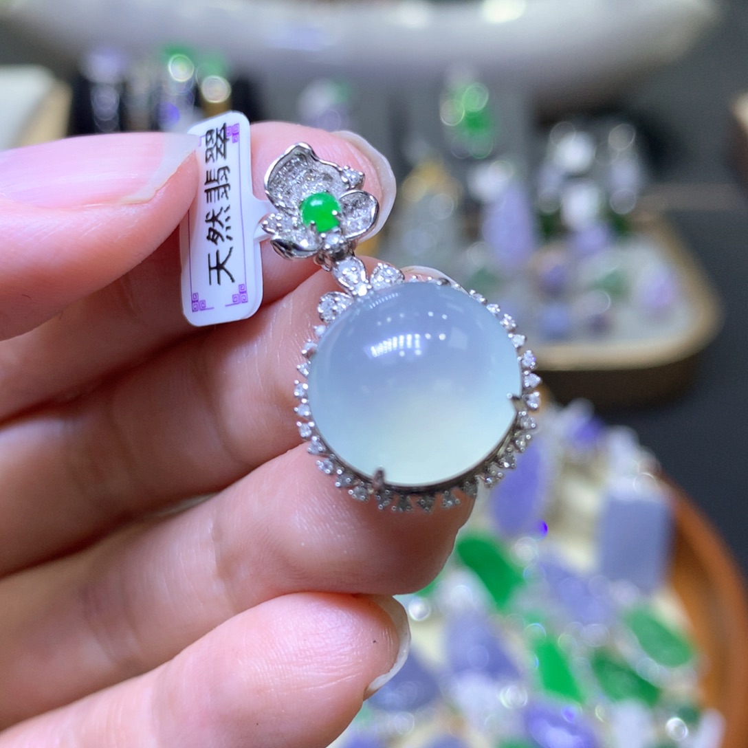 【闪购商品】翡翠颈饰18K金镶嵌翡翠吊坠项链