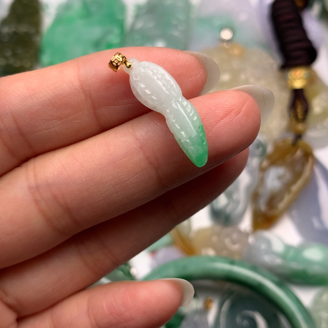 翡翠未镶嵌颈饰翡翠