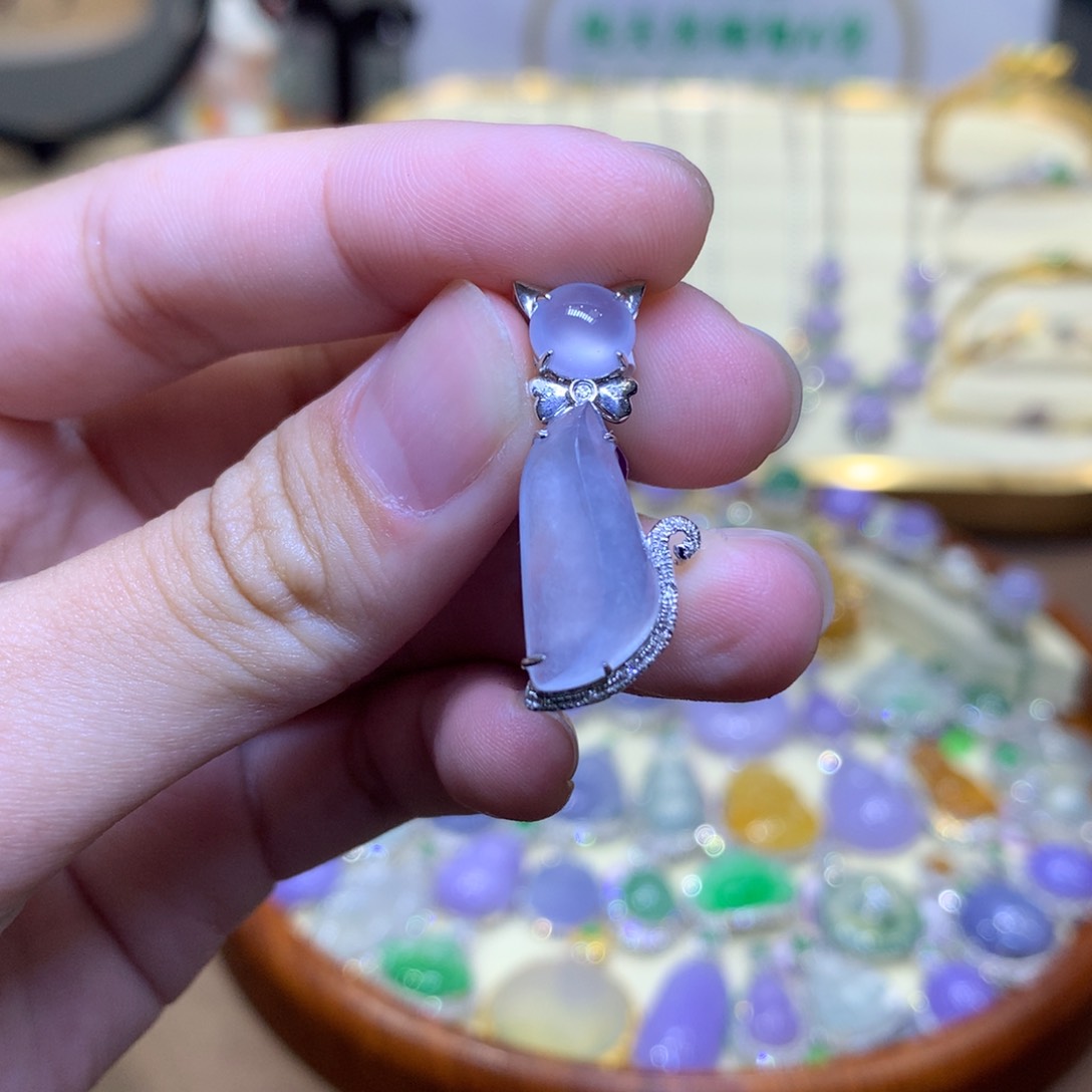 翡翠18K金镶嵌颈饰翡翠