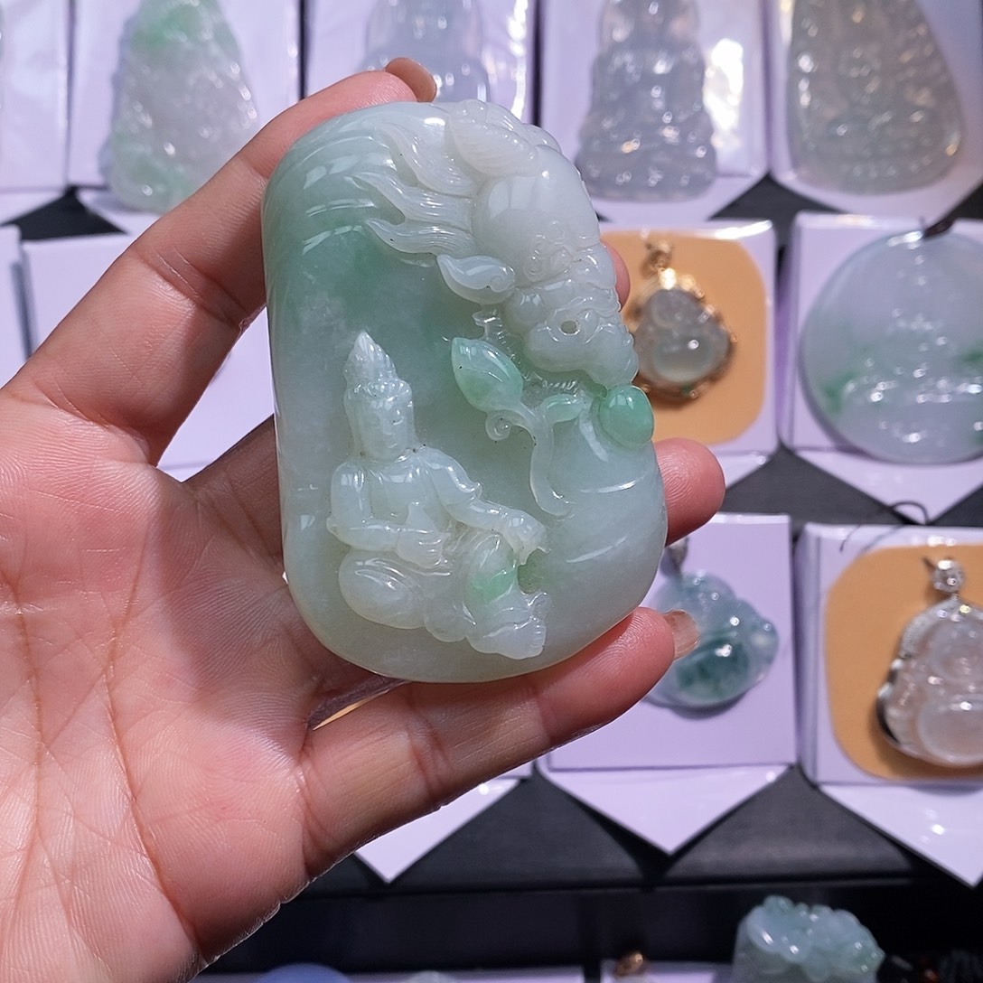 翡翠未镶嵌颈饰老板创业者的高配