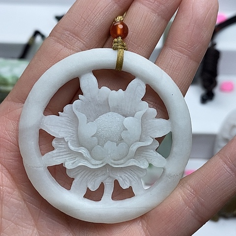 独山玉颈饰未镶嵌