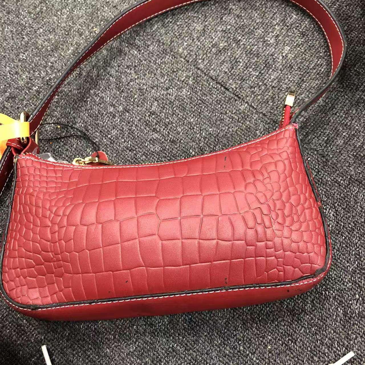 95新  单肩包 70012