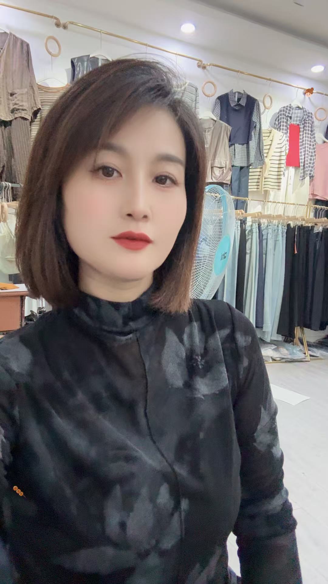 主播推荐时尚大花蕾丝 网红打底