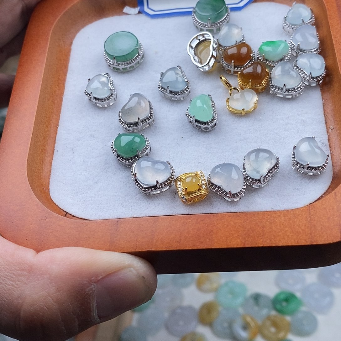 翡翠颈饰未镶嵌潘朵拉88一个