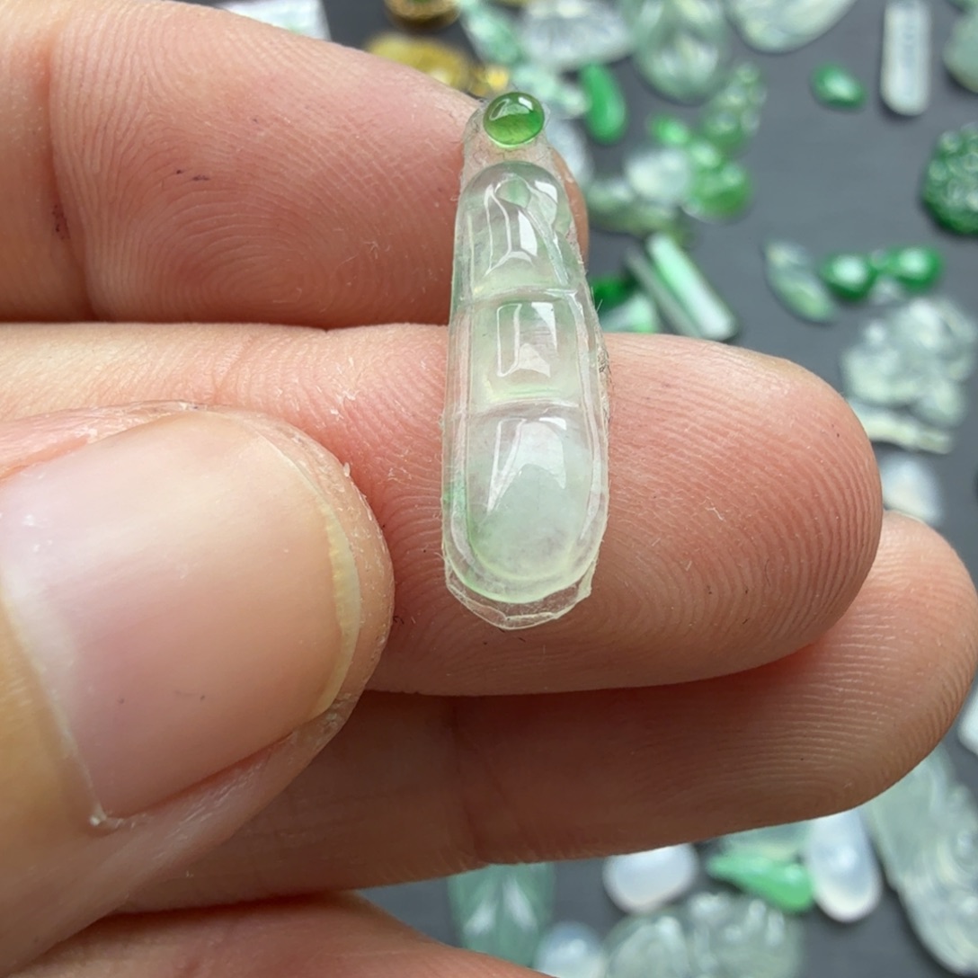 翡翠未镶嵌颈饰52