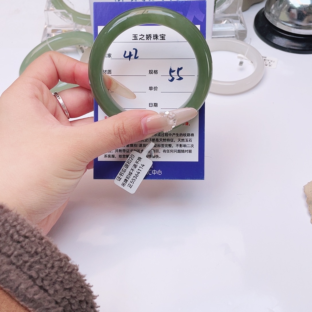 玉***2和田玉未镶嵌手镯