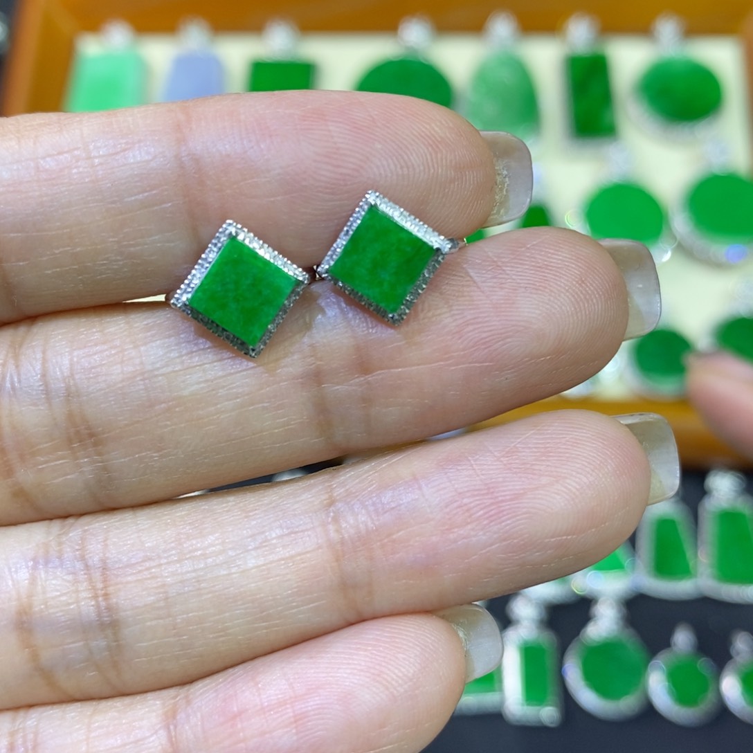 翡翠耳饰18K金镶嵌耳饰