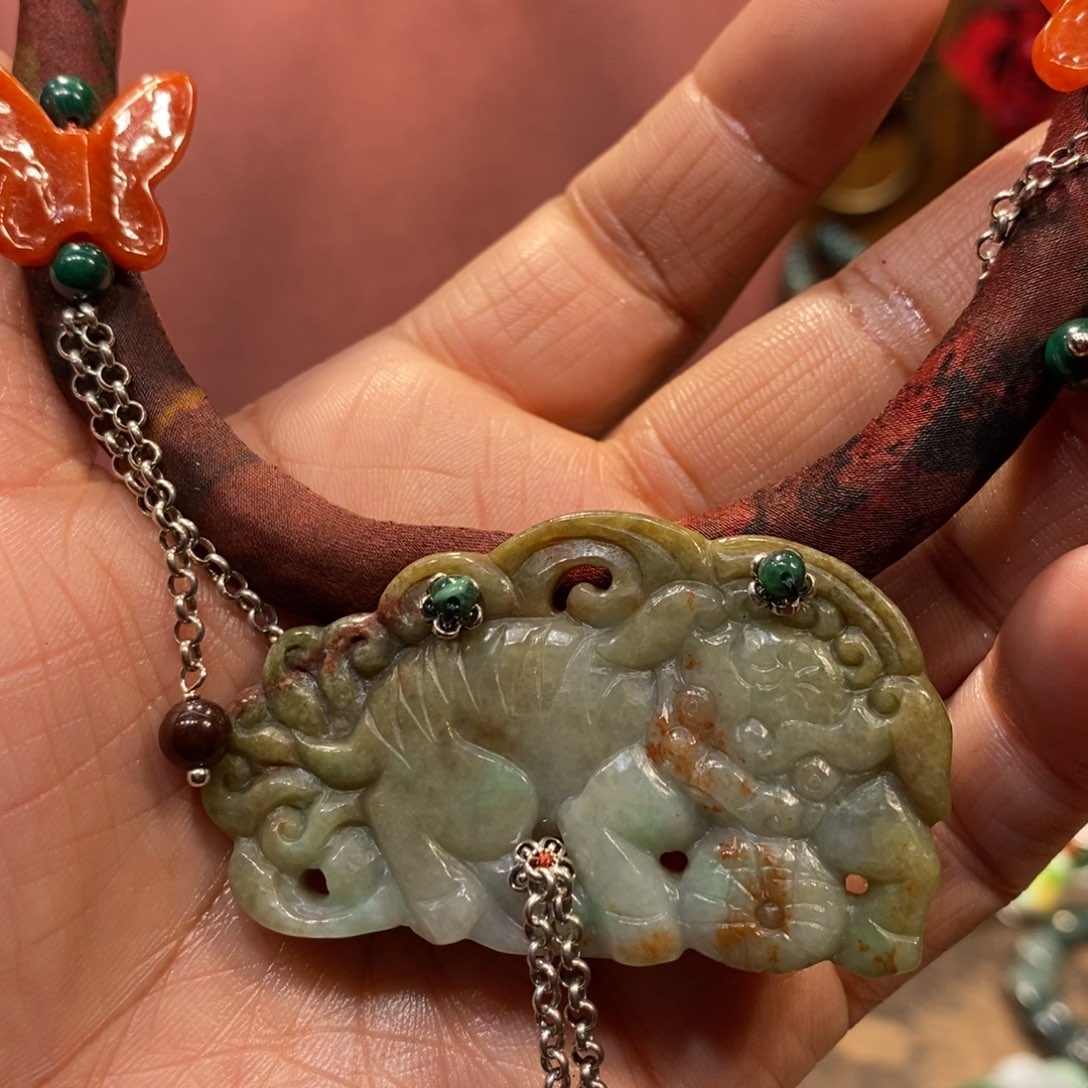 翡翠吊坠(赠链)未镶嵌