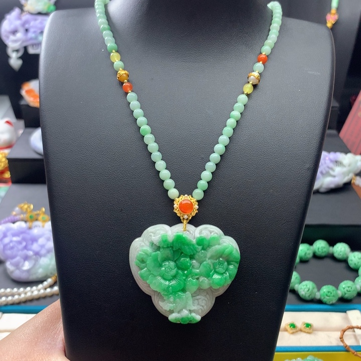 翡翠颈饰未镶嵌翡翠如意